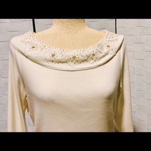 NWOT Beautiful Creamy White Sweater Size Medium